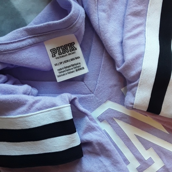 💜V.S. PINK Short Sleeve Tee sz XS Lilac Color💜 - Picture 2 of 4
